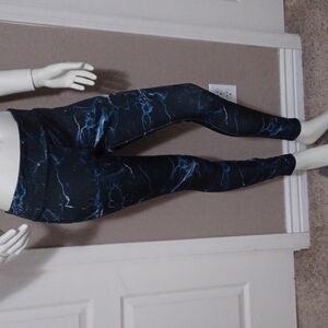 - forever 21 Woman leggings